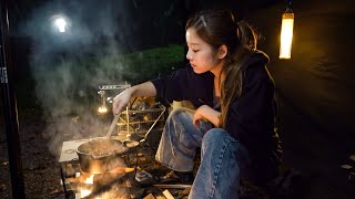 雨音を聞きながら過ごす一晩。焚き火料理｜無水カレー ASMR