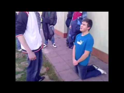 Idiotyczne zachowanie gimnazjalistów - szkoda słów