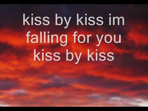 Video thumbnail for Kiss by Kiss