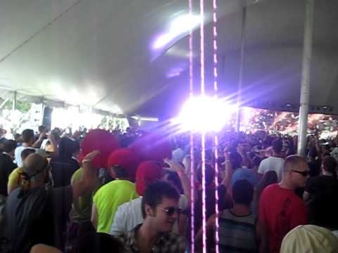 Gareth Emery drops Andy Moor & Lange vs. Tiesto - Stadium Four Lethal Industry (Gareth Emery Mashup)