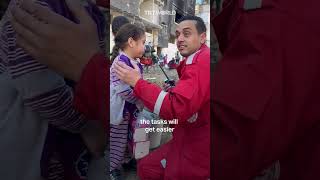 Download lagu Palestine Red Crescent staff member tries to calm terrified child mp3