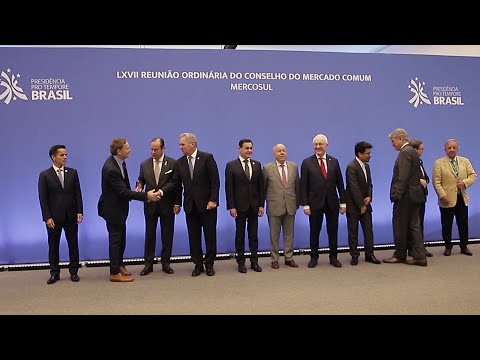 Video | Mercosur foreign ministers pose for photo at meeting in Brazil | AFP