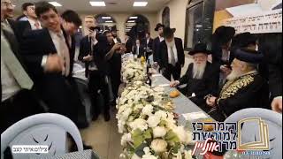 כך התקבל מנהיג הדור מרן הראש"ל רבינו יצחק יוסף שליט״א בישיבת "אור ישראל" בראשות הגר"י רוזן (מורשת מרן) - התמונה מוצגת ישירות מתוך אתר האינטרנט יוטיוב. זכויות היוצרים בתמונה שייכות ליוצרה. קישור קרדיט למקור התוכן נמצא בתוך דף הסרטון