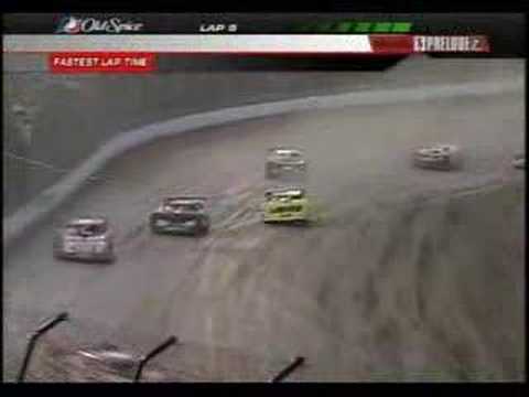 NASCAR racer Wallace eyes chief rival Capps in dirt race