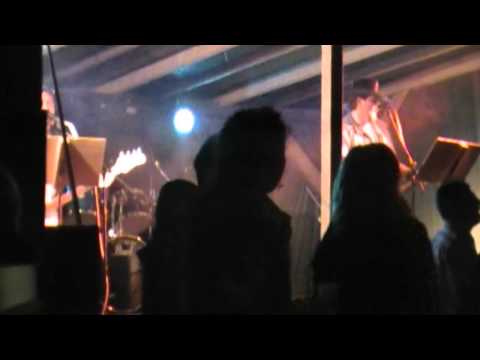 nikdo nejsme akorát