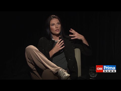 Povídej: Iva Frühlingová: Polyamorie nám s mužem vyhovuje. Máme koule si o milencích říct