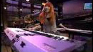 Tori Amos - Bouncing Off Clouds - Live On The Late Late Show