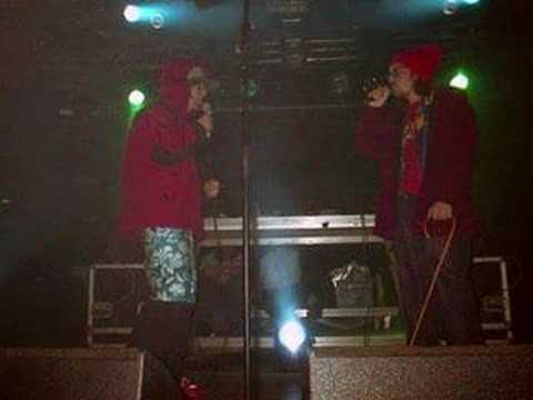 Siniset Punaiset Miehet - Suolakurkkuja Betlehemiin