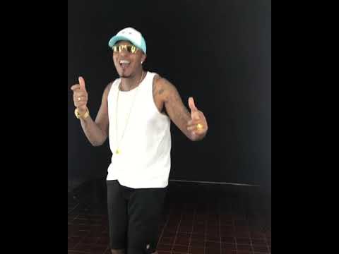 Mc Nego Blue - Olha pra trás e tchau (Prévia 2018).