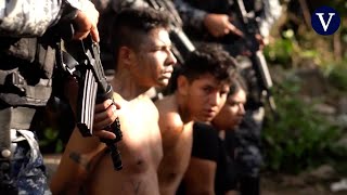 El Salvador muestra a los presuntos asesinos de los tres policías: “Han despertado toda la furia”