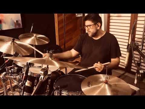 Nosso Trio interpreta Samba de Uma Nota Só (Antônio Carlos Jobim e Newton Mendonça).