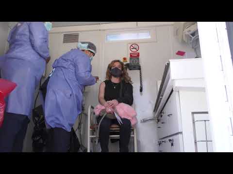 Gran concurrencia para vacunarse contra COVID-19 en el parque San Martín