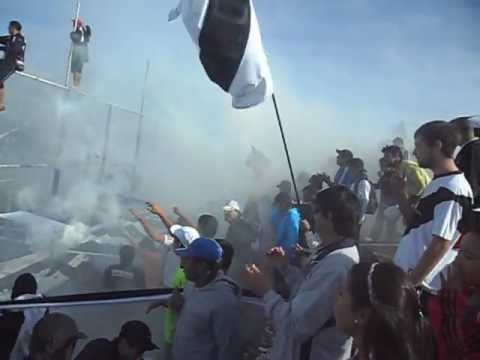 "Recibimiento - Danubio vs hijos - Clausura 2012 6/5/12" Barra: Los Danu Stones &bull; Club: Danubio