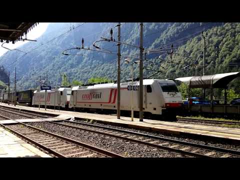 RICORDANDO LE E.186 IN LIVREA CROSSRAIL A ISELLE CON MERCI LKW WALTER. (VB) 27 - 6 - 2015