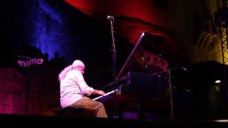 Egberto Gismonti - Interpretando "Miudinho" de Heitor Villa-Lobos.