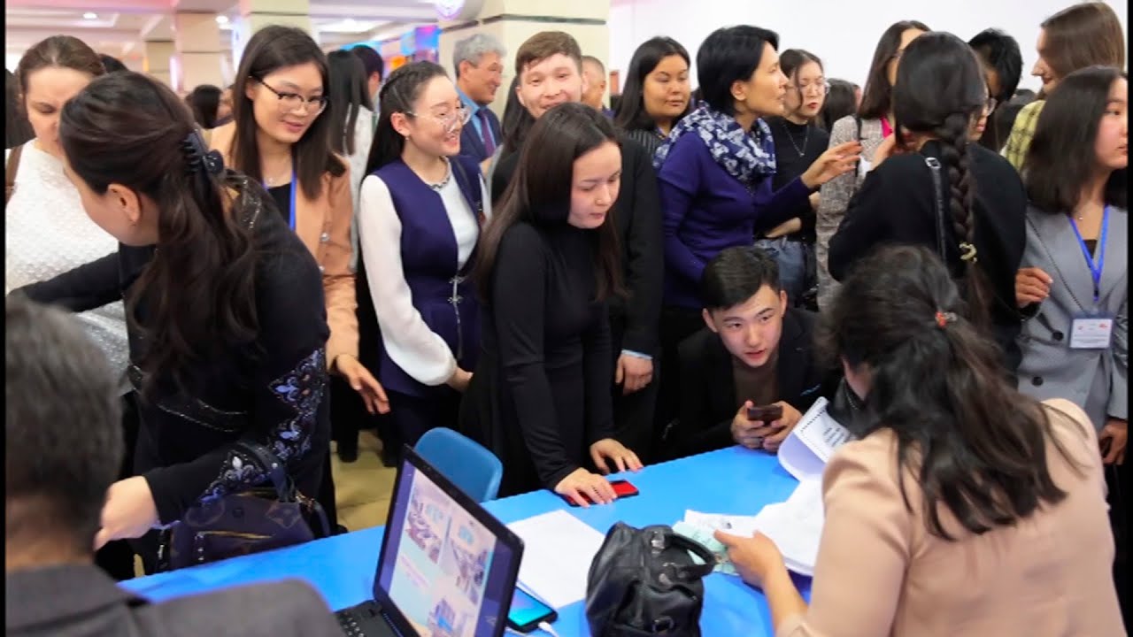 Школа нуждается в учителях: математики, физики, русского языка.