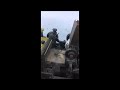 Riproduci video