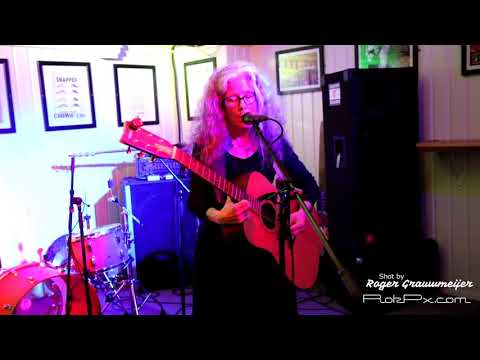 Francisca Griffin - live at The Crown, Dunedin NZ on 7 October 2017