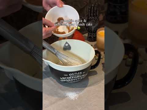 Pumpkin Spice & Poached Pear Bundt Cake - Recipe In Caption 🍰🍂 #autumnrecipes #cakerecipe #pumpkin