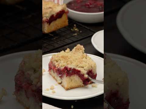 Rote-Grütze-Streuselschnitten 🍰✨ #EinfachTasty #RoteGrütze #Streuselkuchen #Fruchtgenuss