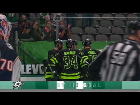 Jamie Benn takes advantage of the bad bounce and ties the game at one!