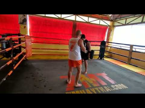 il vecchio ai pao con Kru Moo 7 Muay Thai Gym