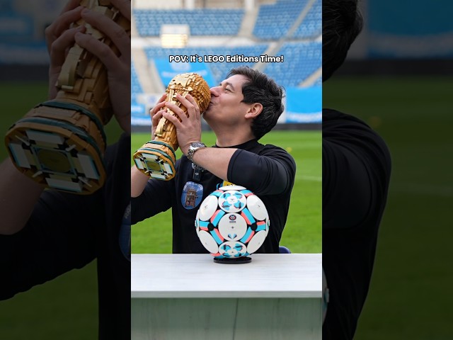 Vídeo relacionado con LEGO Editions FIFA World Cup Official Trophy Toy - 3D DIY Model Kit w/a Collectible Minifigure - Football Gift for 12+ Year Old Boys, Girls & Adult Sports Fans - 43020