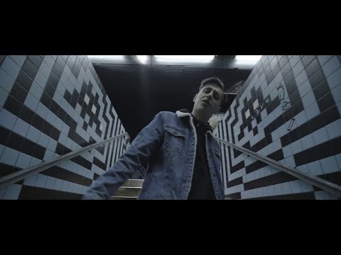 Reginald - Signál (feat. Johny Machette, Edita Třísková) [Official video]
