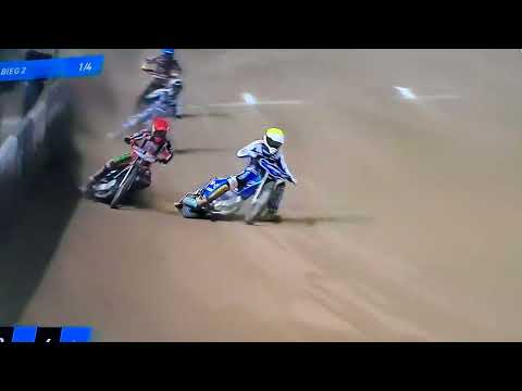 Ostrovia Ostrów Wlkp. - Orzeł Łódź, kraksa w biegu juniorów.