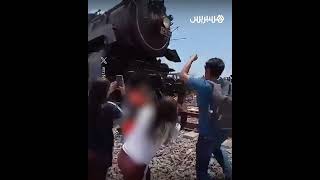 دهسها القطار أثناء التقاط صورة شخصية... حادث مروّع ينهي حياة امرأة في المكسيك thumbnail