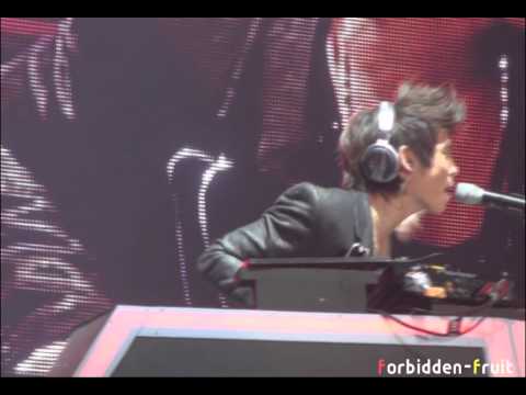 [fancam] 110101 SHINee DJ Jonghyun - Girls  @ SHINee 1st Concert in Seoul