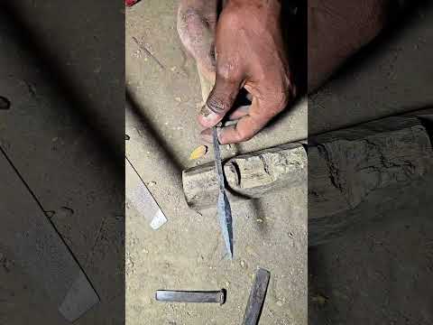 Arrowhead 🔨 🇹🇿 #blacksmith #skills #metal #datoga #tribe #tanzania