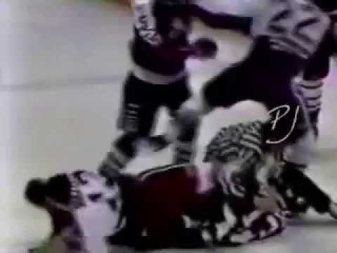 Trent Yawney bloodies Dave Snuggerud in a hockey fight 1988/1/16