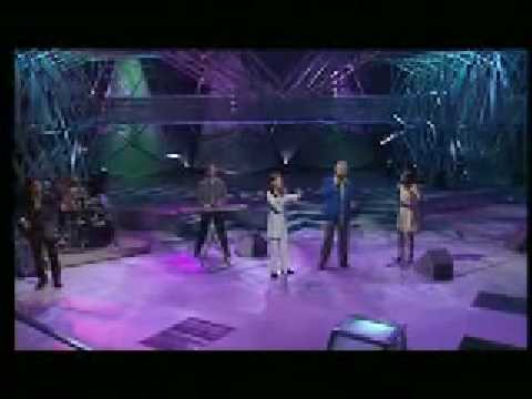 Maarja-Liis Ilus & Ivo Linna sing "Kaelakee hääl"