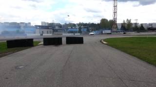 Kaross otrais iebrauciens.