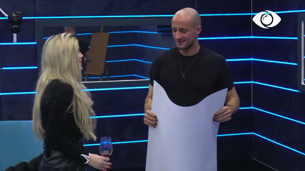 Kristi përfundon pikturën/ Ja si i duket Keisit