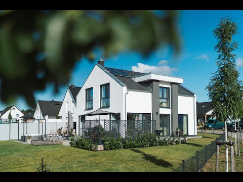 Haustour durch ein modernes Einfamilienhaus - geradlinig und transparent