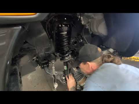 Rough Country 2.5\" Front Leveling Lift Kit on a 2022 Ford Ranger