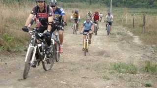 preview picture of video 'Encontro de bikers nas trilhas do Riacho Fundo'