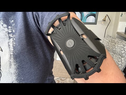 Running arm band keeps your phone in place while exercising and rotates 360 degrees! #vup #ad