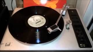 The Heart Throbs - She's in a trance