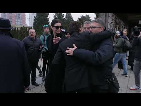 Odchod Leoše Mareše z pohřbu Patrika Hezuckého (†55)