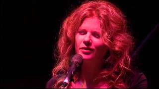 Cowboy Junkies Live in Liverpool Sun Comes Up It&#39;s Tuesday Morning (con subtítulos)