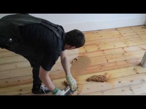Gap Filling Wooden Pine Floor With Filler and Sawdust Mix