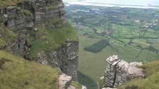 preview picture of video 'Walking Ireland - Benbulben'