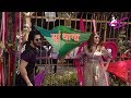 Anushka Sharma Varun Dhawan Promote Sui Dhaga At College
