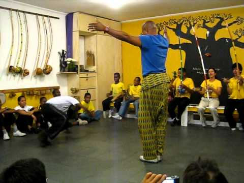 Mestre Valmir vs. Mestra Janja's student