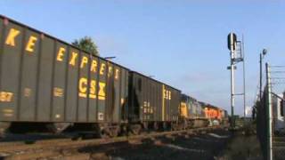 preview picture of video 'CSX 605 Westbound at McKees Rocks'