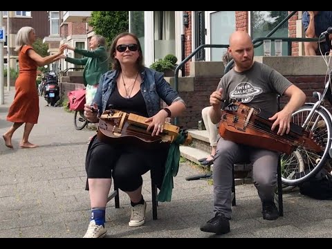 Breton An dro - played by Sanne and Jimi on hurdy gurdy