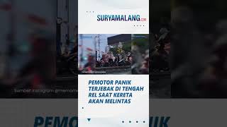 PANIK! Sejumlah Pengendara Motor Terjebak di tengah Rel saat Palang Kereta Api Sudah Ditutup